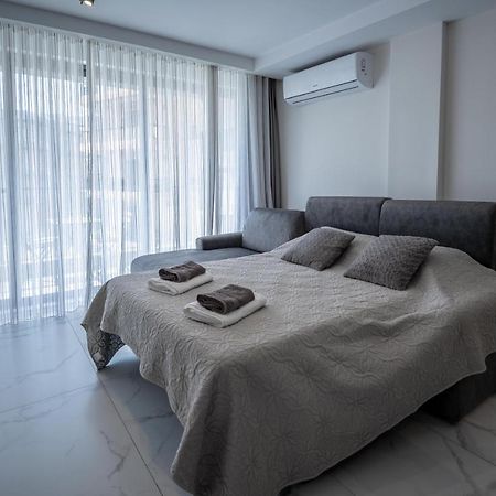 Seaside Luxury Apartment セント・ポールズ・ベイ エクステリア 写真