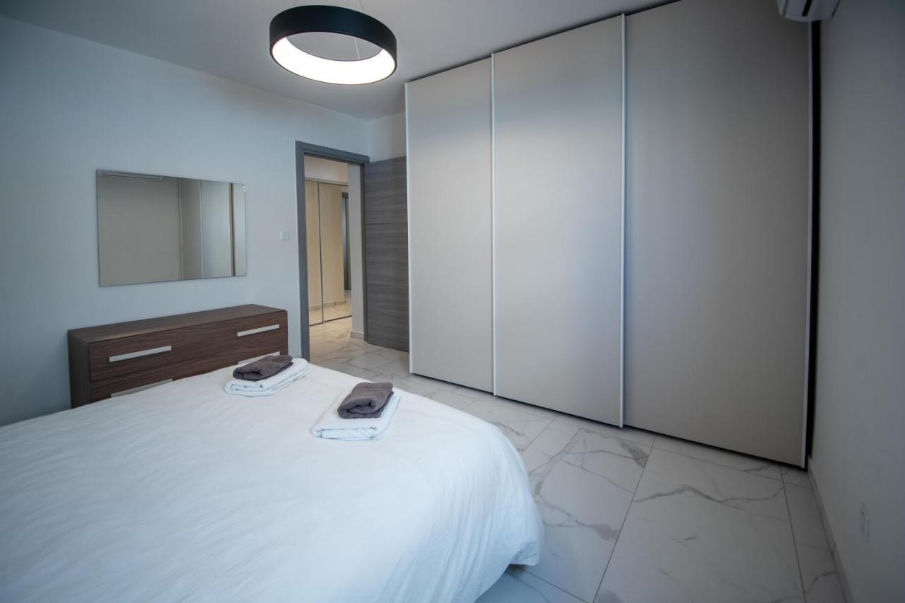 Seaside Luxury Apartment セント・ポールズ・ベイ エクステリア 写真