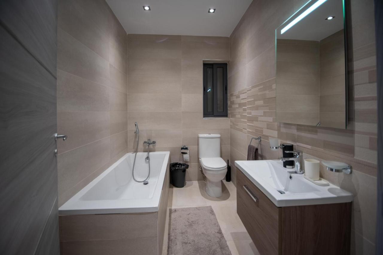 Seaside Luxury Apartment セント・ポールズ・ベイ エクステリア 写真