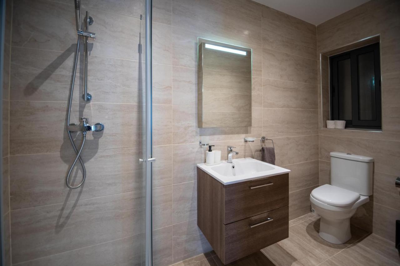 Seaside Luxury Apartment セント・ポールズ・ベイ エクステリア 写真