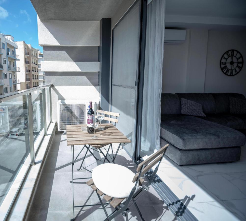 Seaside Luxury Apartment セント・ポールズ・ベイ エクステリア 写真