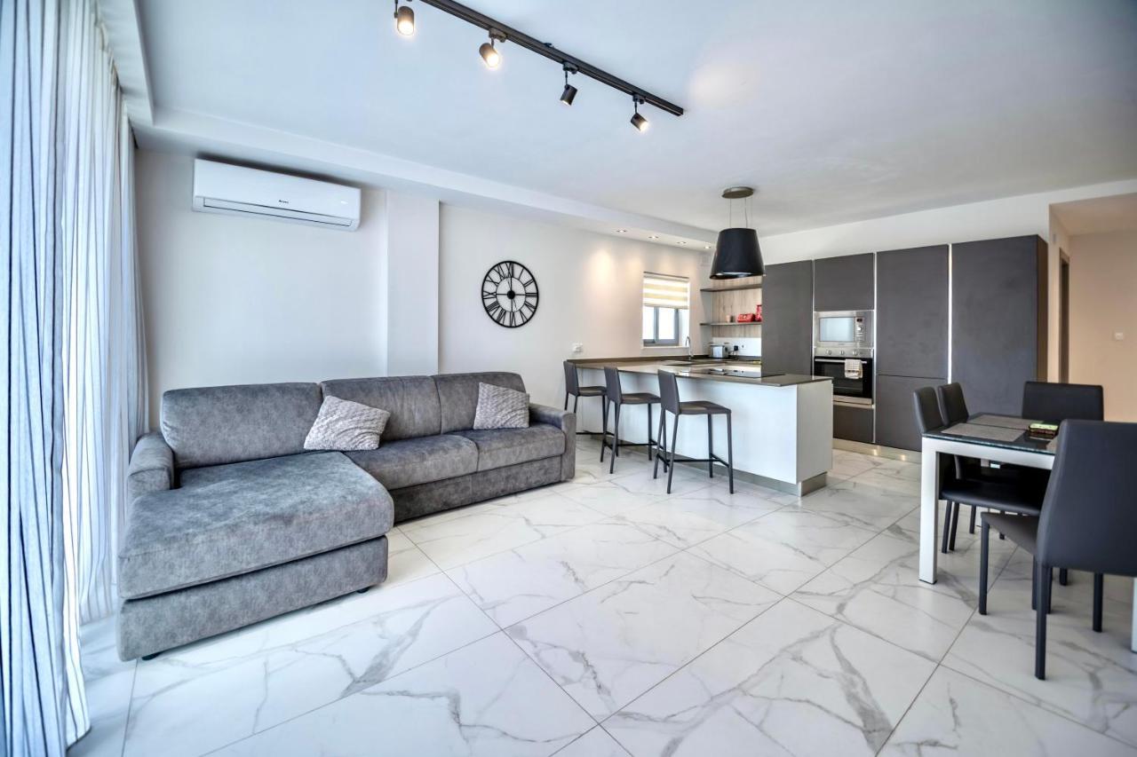 Seaside Luxury Apartment セント・ポールズ・ベイ エクステリア 写真